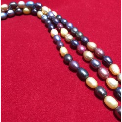 Perla ovalada multicolor en tonos oscuros, 4mm