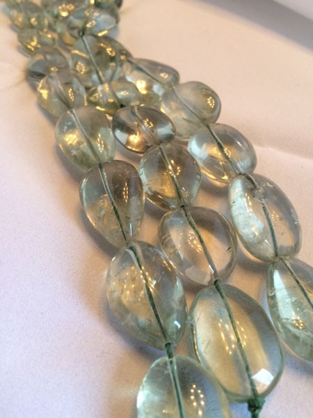 Piedra cuarzo peridoto con forma de nugget liso, 33x25