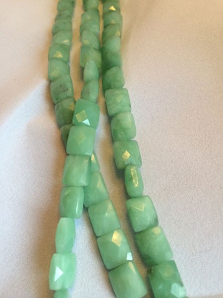 Piedra cuarzo verde con forma rectangular facetada, 8x9