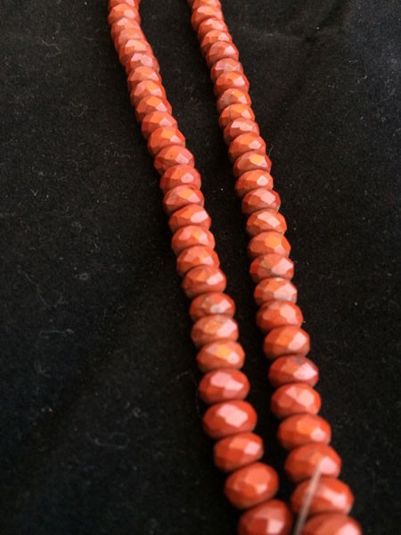 Jaspe rojo con forma roundell facetado, 5x18