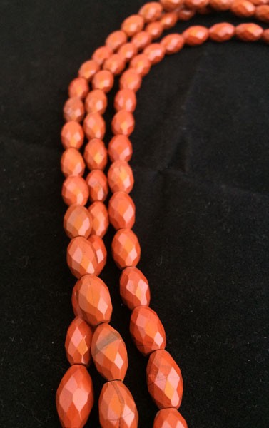 Jaspe rojo con forma de barril facetado, 12x7