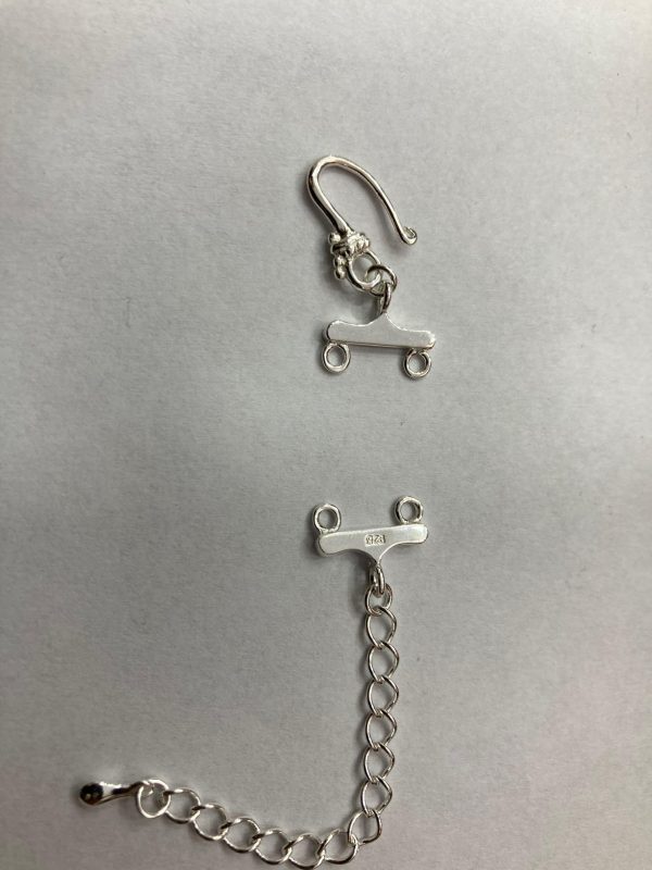 BROCHE BARRA 2 VUELTAS CON CADENA Y ARCO