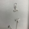 BROCHE BARRA 3 VUELTAS CON CADENA Y ARCO