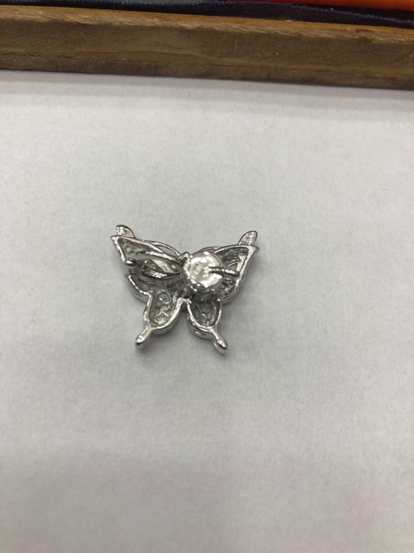 BROCHE MARIPOSA CON IMÁN Y CIRCONES.